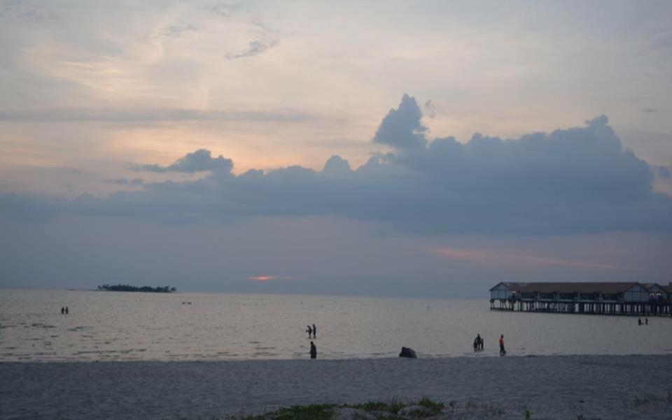 Cozy Seaview Glory Beach Resort Anc Port Dickson Esterno foto